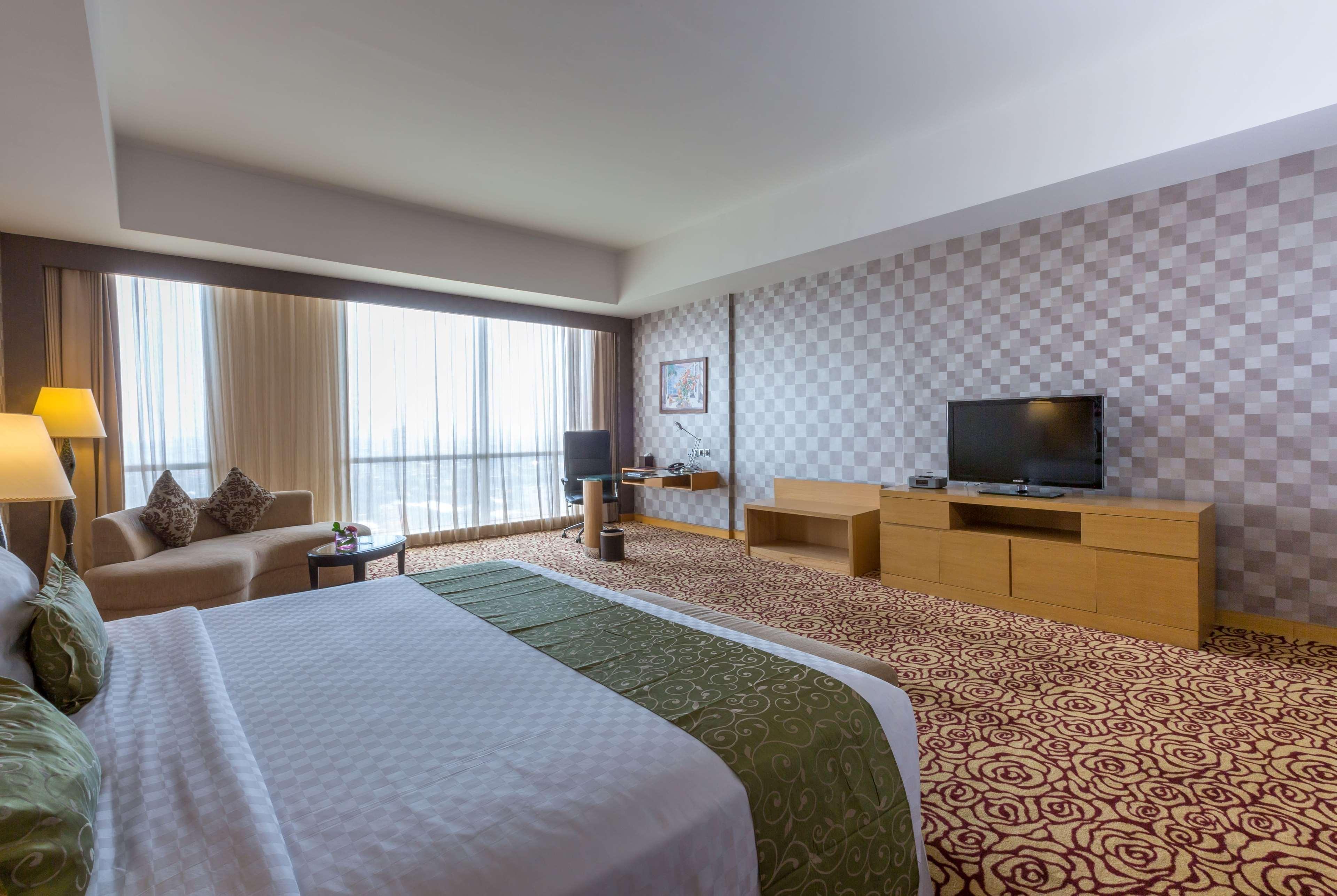 Hotel Wyndham Surabaya Exterior foto