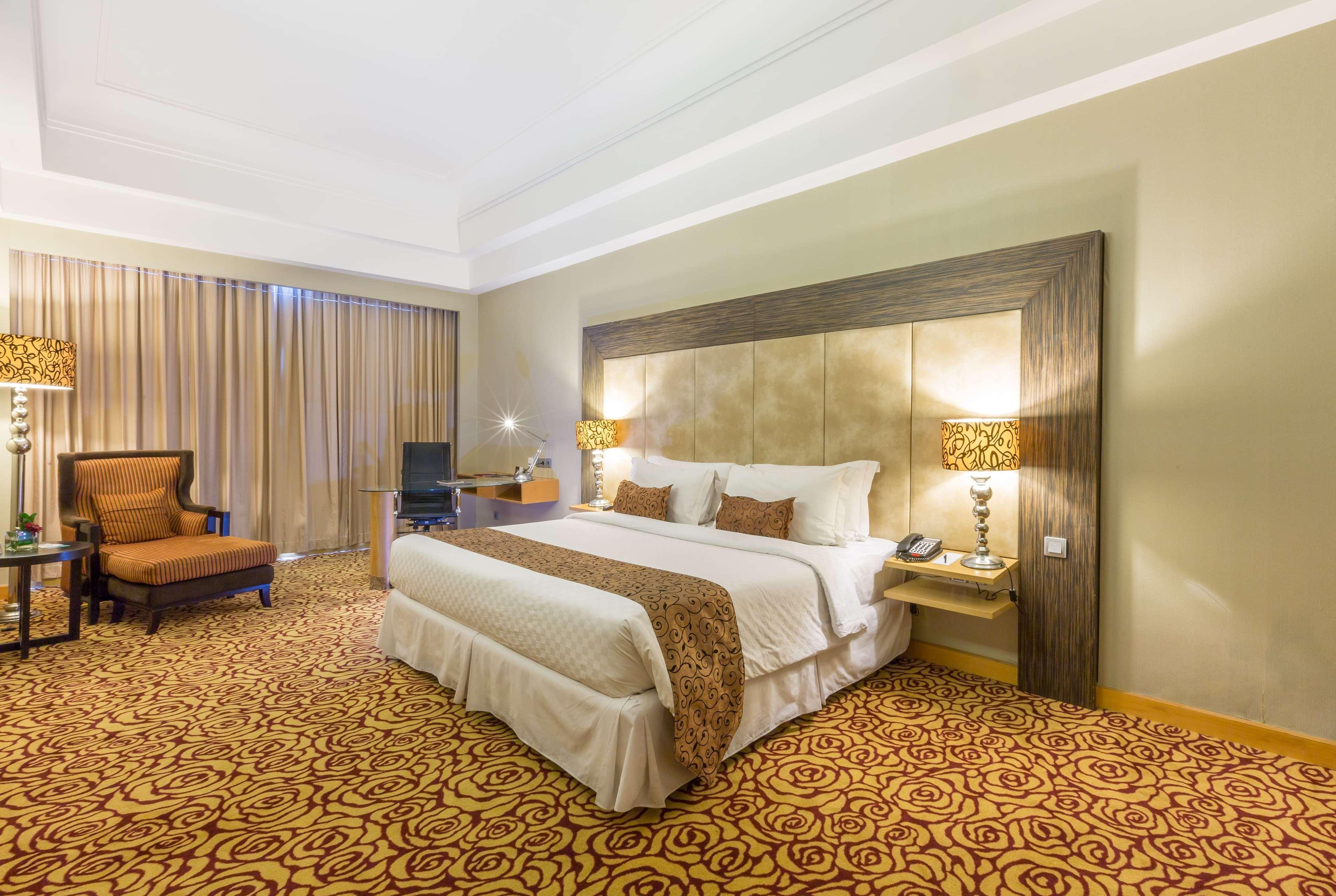 Hotel Wyndham Surabaya Exterior foto