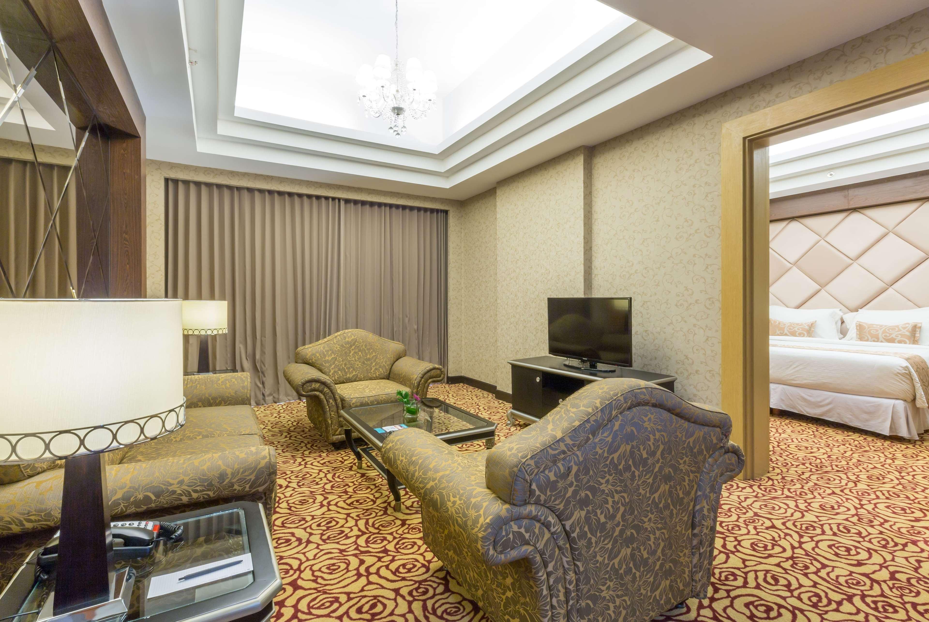 Hotel Wyndham Surabaya Exterior foto