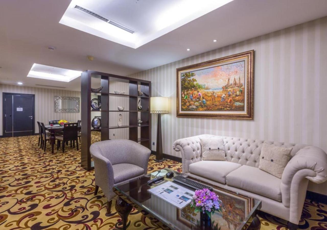 Hotel Wyndham Surabaya Exterior foto